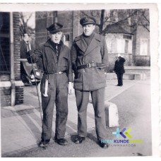 1950 Douane links Jan Damen rechts Gerrit v-d Laag Coll. HKR